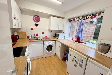 2 bedroom ground floor flat for sale, Floriston Gardens, New Milton, Hampshire. BH25 5DL