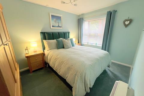 2 bedroom ground floor flat for sale, Floriston Gardens, New Milton, Hampshire. BH25 5DL