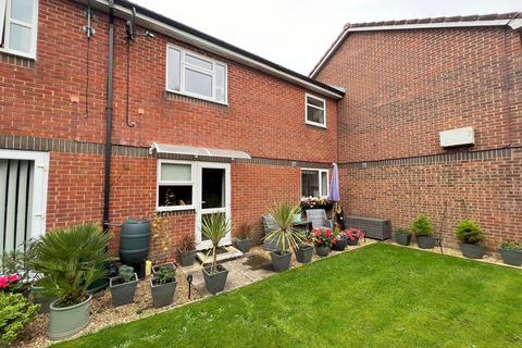 2 bedroom ground floor flat for sale, Floriston Gardens, New Milton, Hampshire. BH25 5DL