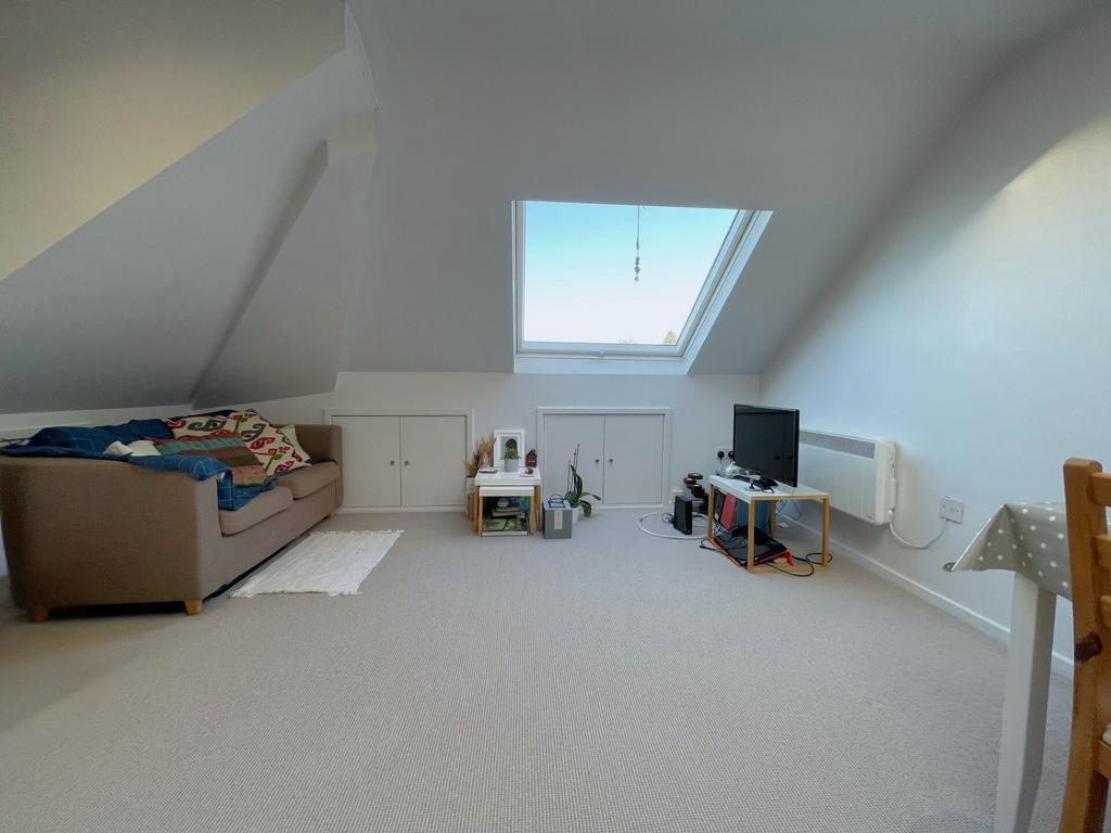 Apartment in London, Cottenham Park, Raynes Park - View 5