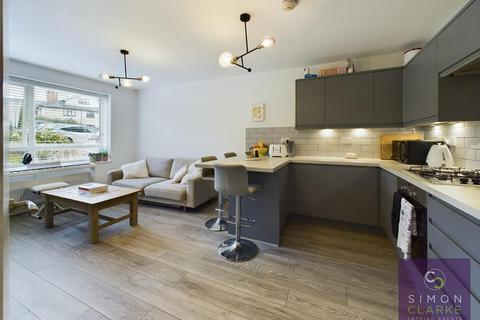 2 bedroom flat to rent, Holden Road, Woodside Park, N12