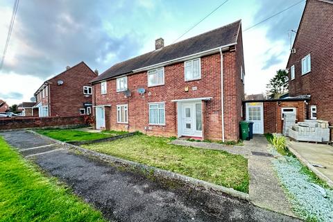 3 bedroom semi-detached house to rent, Red Rails, Luton, Bedfordshire, LU1