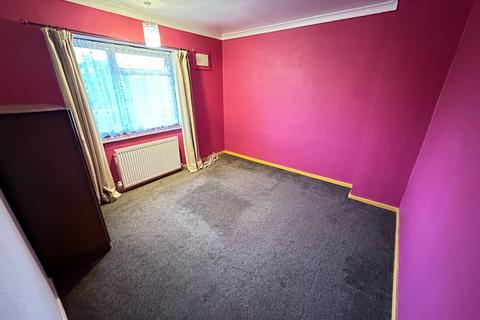 3 bedroom semi-detached house to rent, Red Rails, Luton, Bedfordshire, LU1