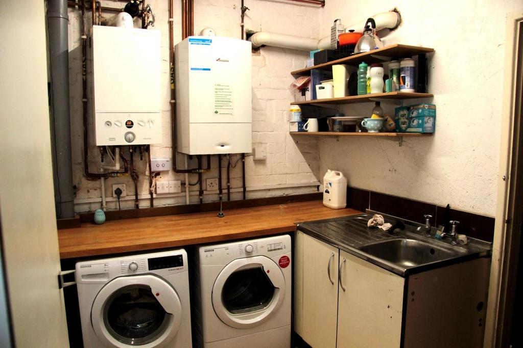 65 Utility room 1.JPG