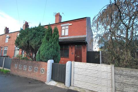 3 bedroom end of terrace house for sale, Chaddock Lane, Tyldesley, Manchester