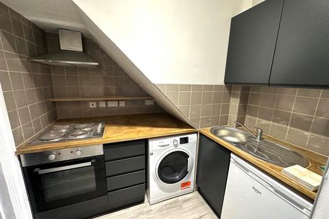 1 bedroom flat to rent, Durban Road West, Watford WD18