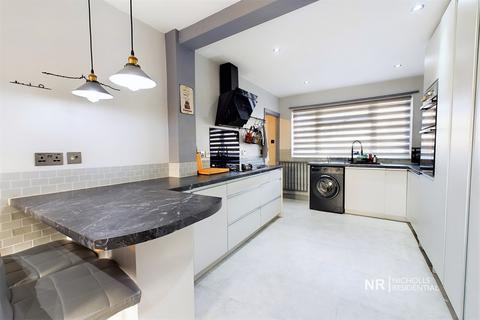 2 bedroom end of terrace house for sale, Mount Road, Chessington, Surrey. KT9