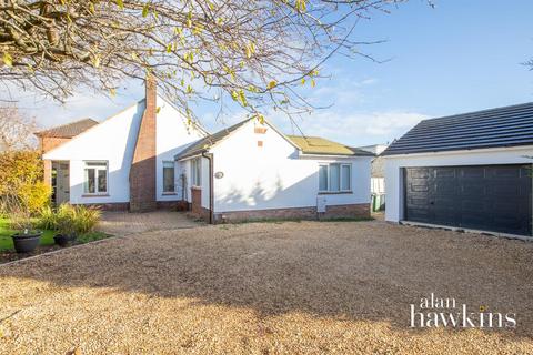 4 bedroom detached bungalow for sale, Longleaze, Royal Wootton Bassett SN4 8