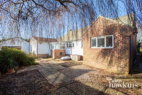 4 bedroom detached bungalow for sale, Longleaze, Royal Wootton Bassett SN4 8