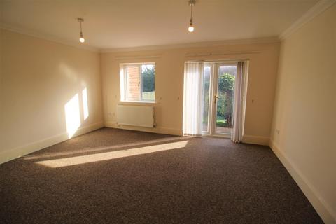 3 bedroom terraced house to rent, Middle Road, Sholing