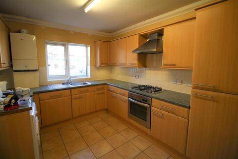 3 bedroom terraced house to rent, Middle Road, Sholing