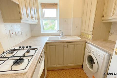 1 bedroom flat to rent, Lambs Close, Cuffley