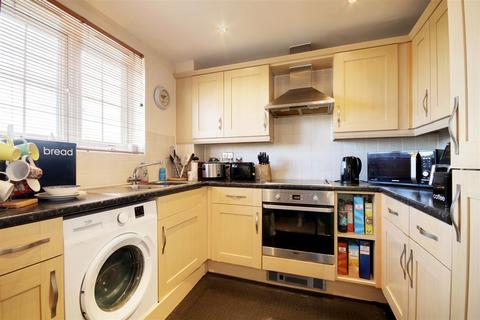 2 bedroom flat for sale, Stants View, HERTFORD