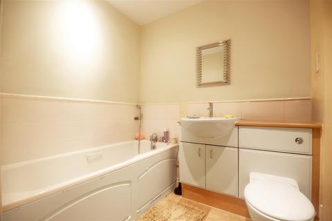 2 bedroom flat for sale, Stants View, HERTFORD