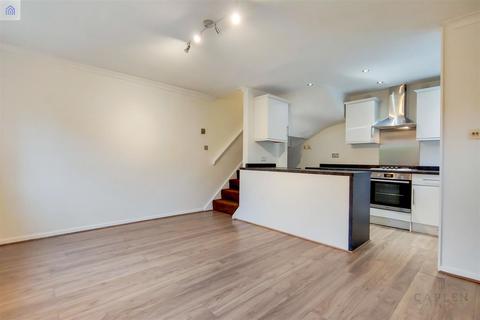 2 bedroom semi-detached house to rent, The Windsors, Buckhurst Hill