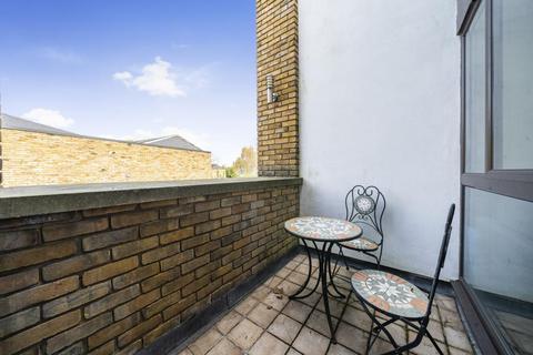 2 bedroom flat for sale, Kings Avenue, Clapham