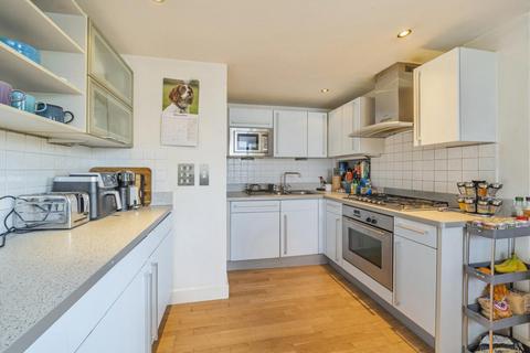 2 bedroom flat for sale, Kings Avenue, Clapham