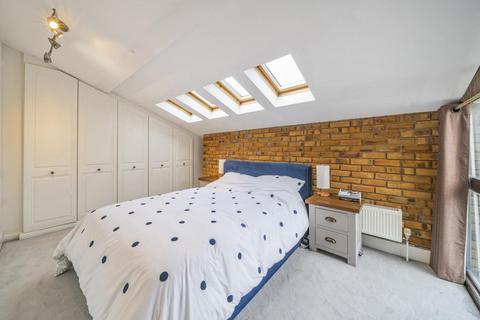 2 bedroom flat for sale, Kings Avenue, Clapham