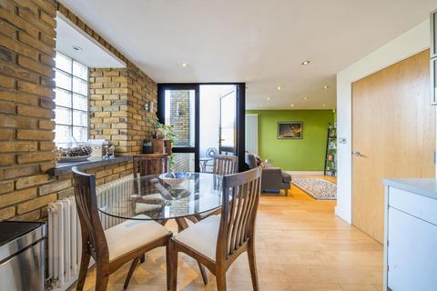 2 bedroom flat for sale, Kings Avenue, Clapham