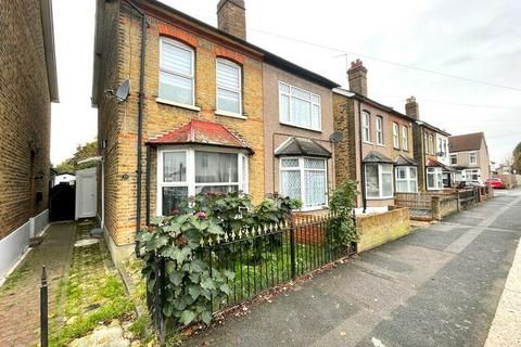 2 bedroom semi-detached house to rent, Willow Street, Romford