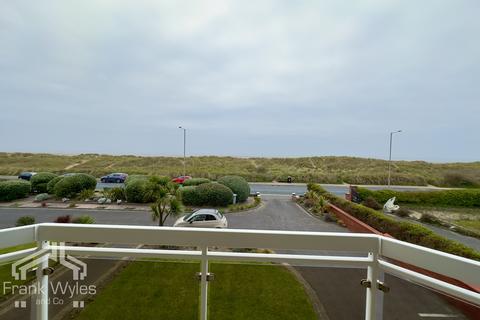 2 bedroom flat for sale, Barton Mansions,  North Promenade, Lytham St Annes, FY8 2NH