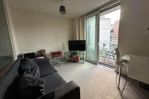 Studio to rent, Blackfriars Road, Manchester M3