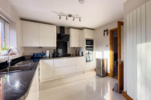 4 bedroom detached house for sale, Bramble Walk, Birstall