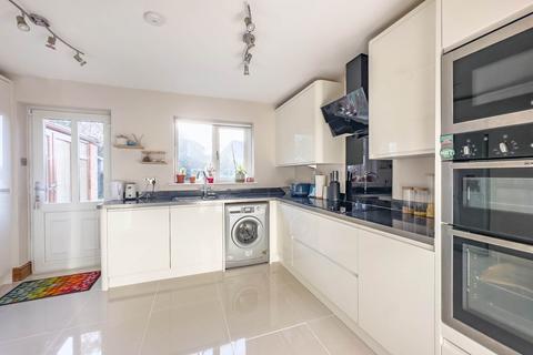 4 bedroom detached house for sale, Bramble Walk, Birstall