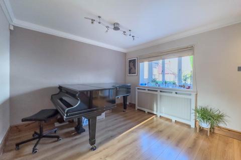 11 Bramble Walk, Birstall, Batley, WF17 0DJ