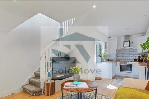 1 bedroom terraced house to rent, Colliston Passage, London SW18