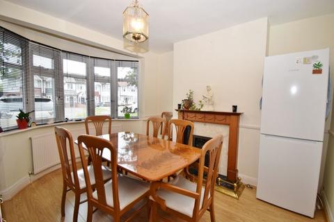 4 bedroom terraced house for sale, Malvern Avenue, Rayners Lane