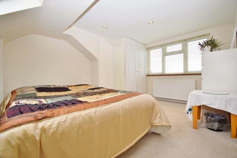 4 bedroom terraced house for sale, Malvern Avenue, Rayners Lane