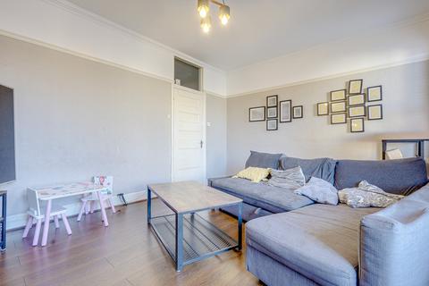 4 bedroom flat for sale, Lancaster Gardens, Southend-on-sea, SS1