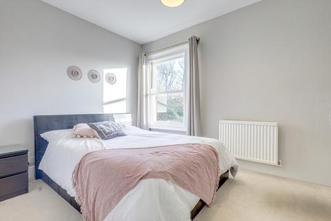 4 bedroom flat for sale, Lancaster Gardens, Southend-on-sea, SS1