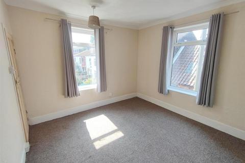 2 bedroom detached house to rent, Queens Place, Mill Road, Gt Yarmouth, NR31 0HT