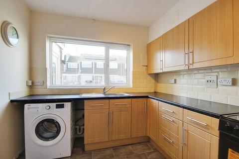 3 bedroom terraced house to rent, Brands Road, Slough SL3