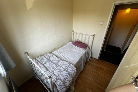 1 bedroom in a house share to rent, Broomcroft Avenue, Northolt UB5