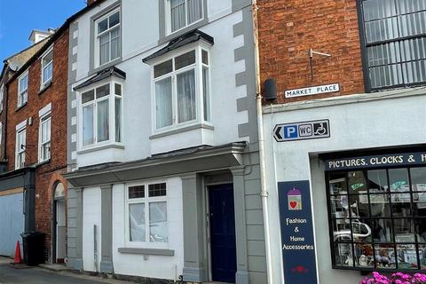 4 bedroom terraced house to rent, 4 Market Place, Kirkbymoorside, York