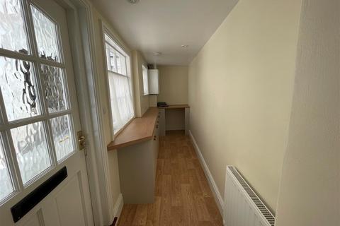 4 bedroom terraced house to rent, 4 Market Place, Kirkbymoorside, York