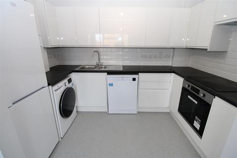 1 bedroom flat to rent, Station Square, Petts Wood, Orpington