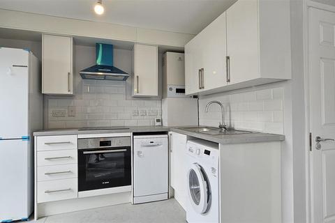 2 bedroom flat to rent, Station Square, Petts Wood, Orpington