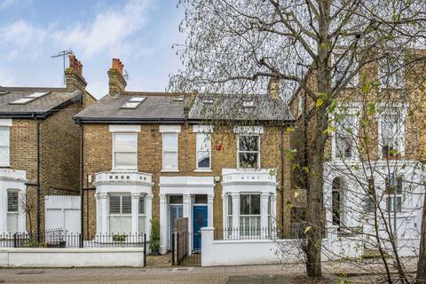 3 bedroom flat to rent, Fernlea Road, London SW12