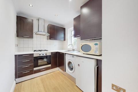 Studio to rent, Kingdon Road, West Hampstead