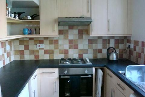 3 bedroom terraced house to rent, Heath Lane