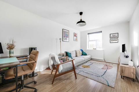 1 bedroom flat for sale, Edmeston Close, London E9