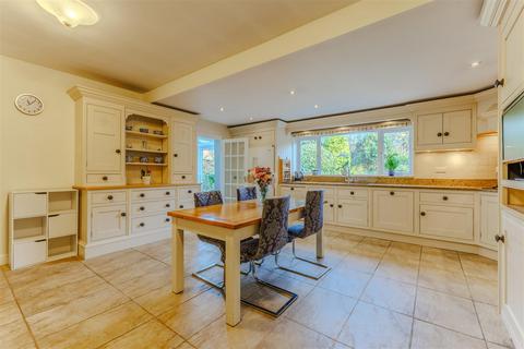 4 bedroom house for sale, Broadway Road, Evesham