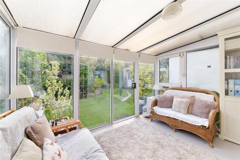 25 Beech Way, Epsom, KT17 4NG