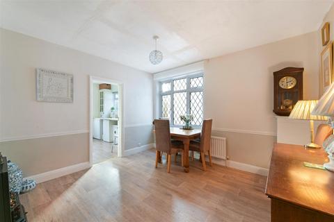 25 Beech Way, Epsom, KT17 4NG