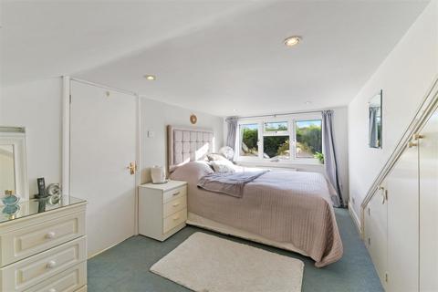 25 Beech Way, Epsom, KT17 4NG