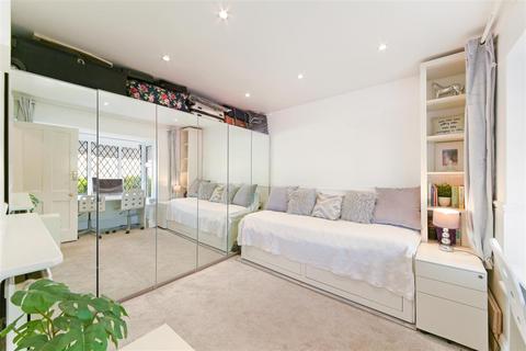 25 Beech Way, Epsom, KT17 4NG